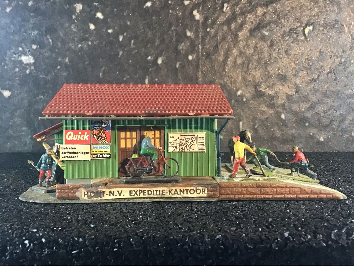 Kit di modellismo & Modellini statici: MODELL GEBÄUDEHAUS – Usato da Männedorf venduto da Spezial-Modelle