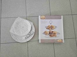 Présentoir à gâteaux 2 étages, comme neuf! Élégant.