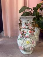 grosse Vase mit Blumen