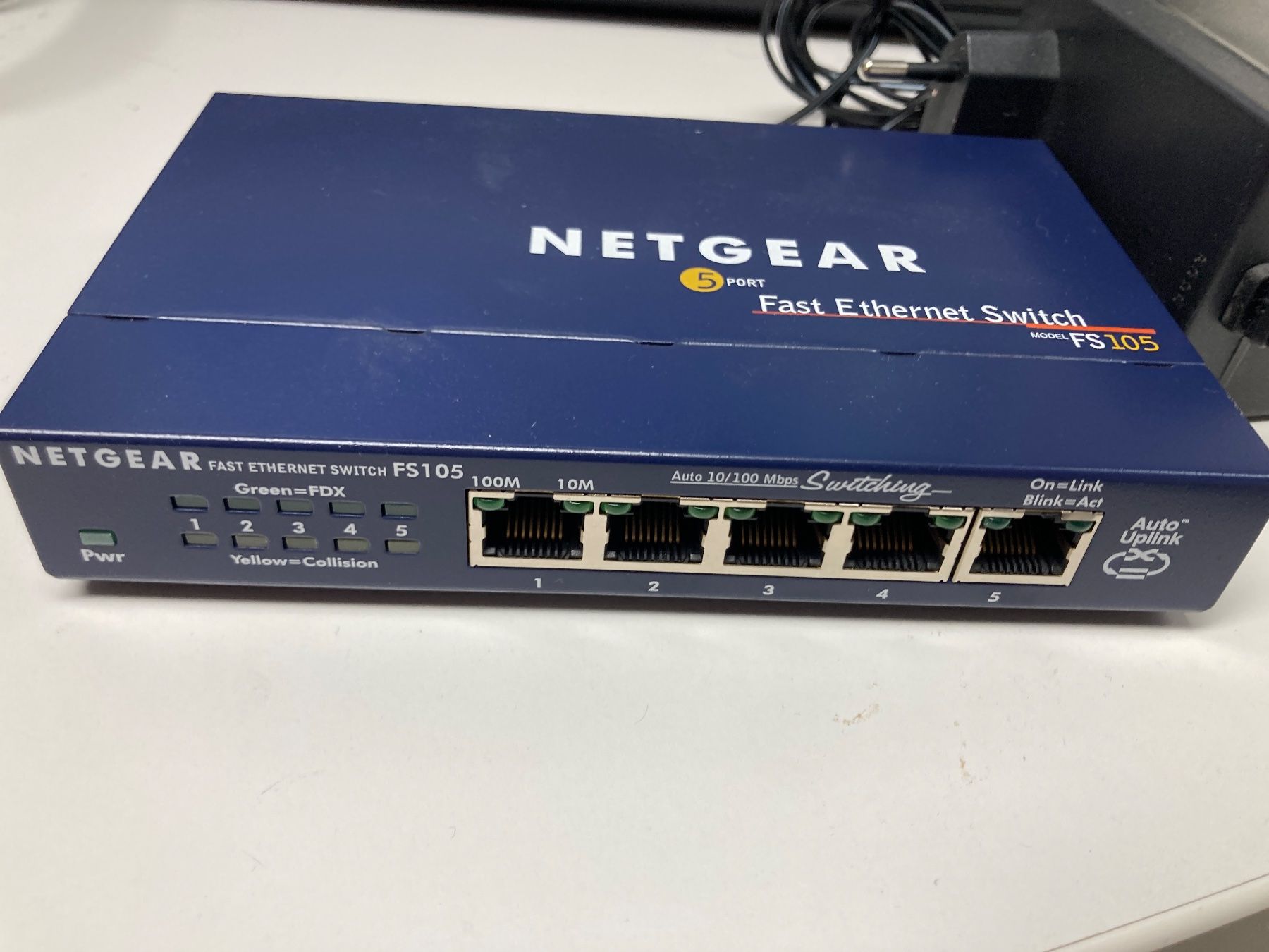 Netgear Hub & Switch: NETGEAR FS105 5-Port Fast Ethernet Switch – Usato da Lüsslingen venduto da Piper