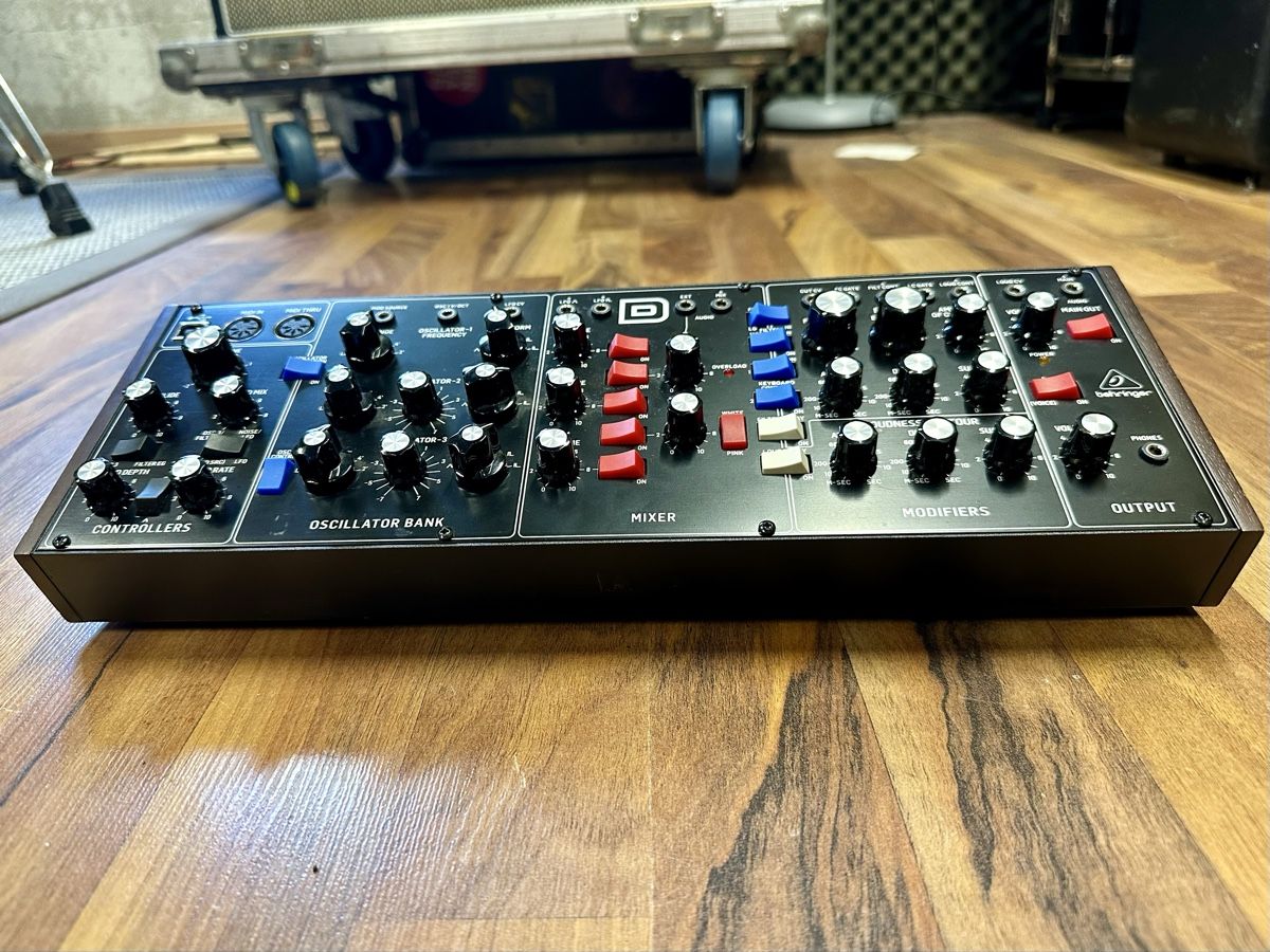 Behringer Musikinstrumente: Behringer Model-D Synthesizer – Gebraucht aus Zug von Keptnace 1