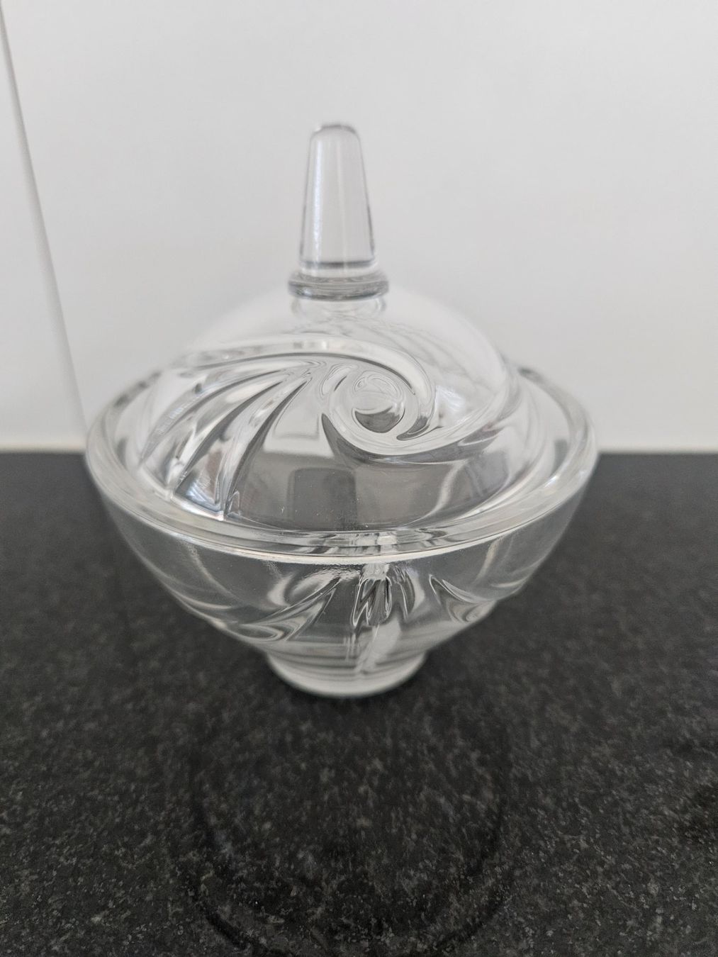Zuccheriere: Bonbonnière en cristal de Tchèque – Nuovo (secondo la descrizione) da Morges venduto da Mlle_Croft_91
