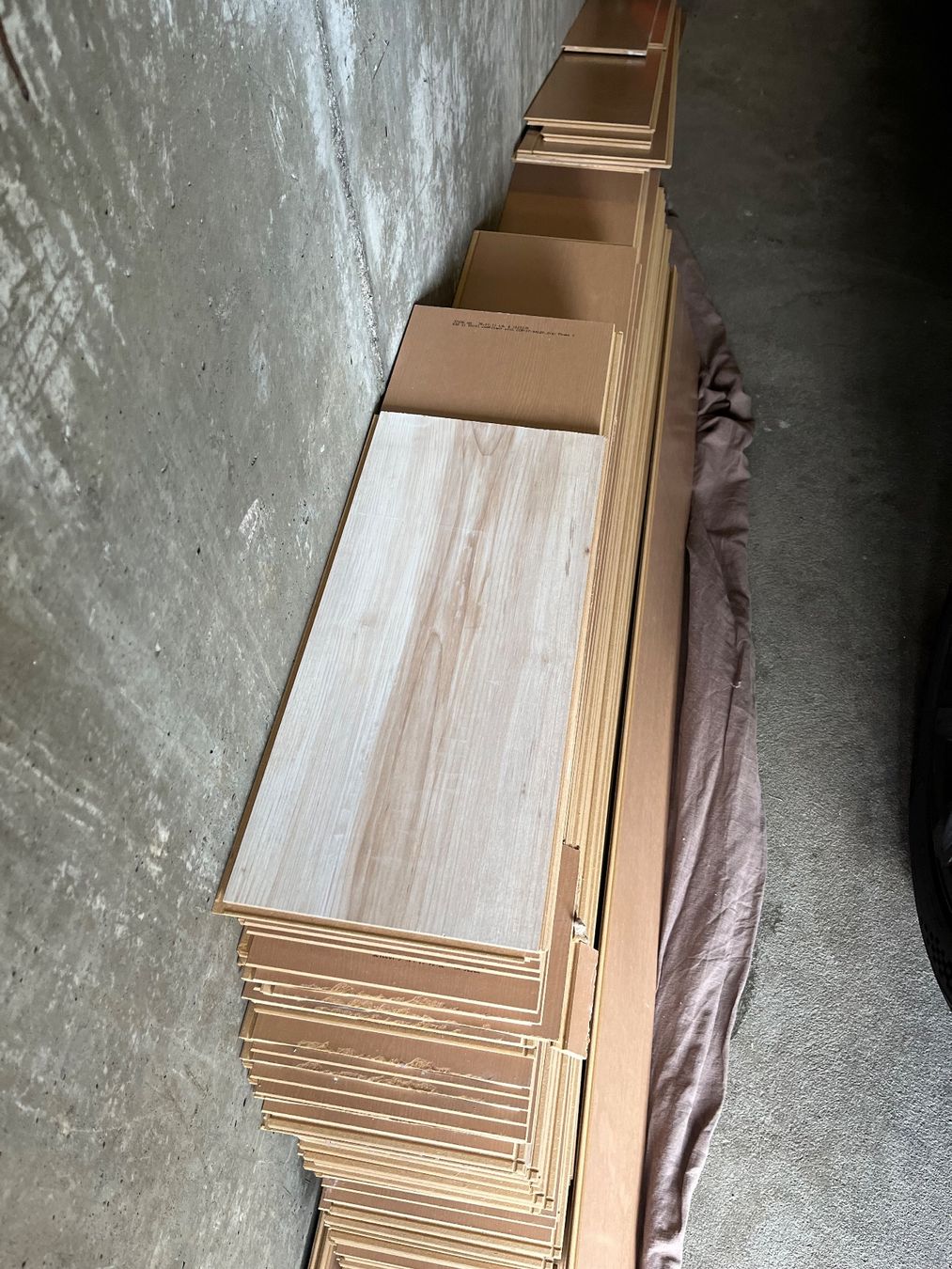 Rivestimenti per pavimenti: Laminat hell – Usato da Oberrohrdorf venduto da steffistamm 5