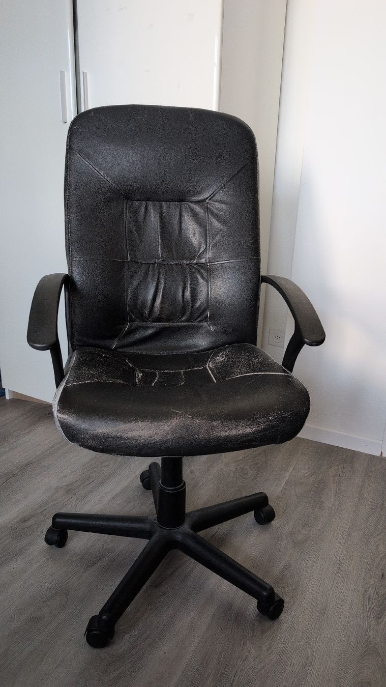 Ikea Sedie: Bürostuhl Gratis – Usato da Gipf-Oberfrick venduto da BenjaminUl