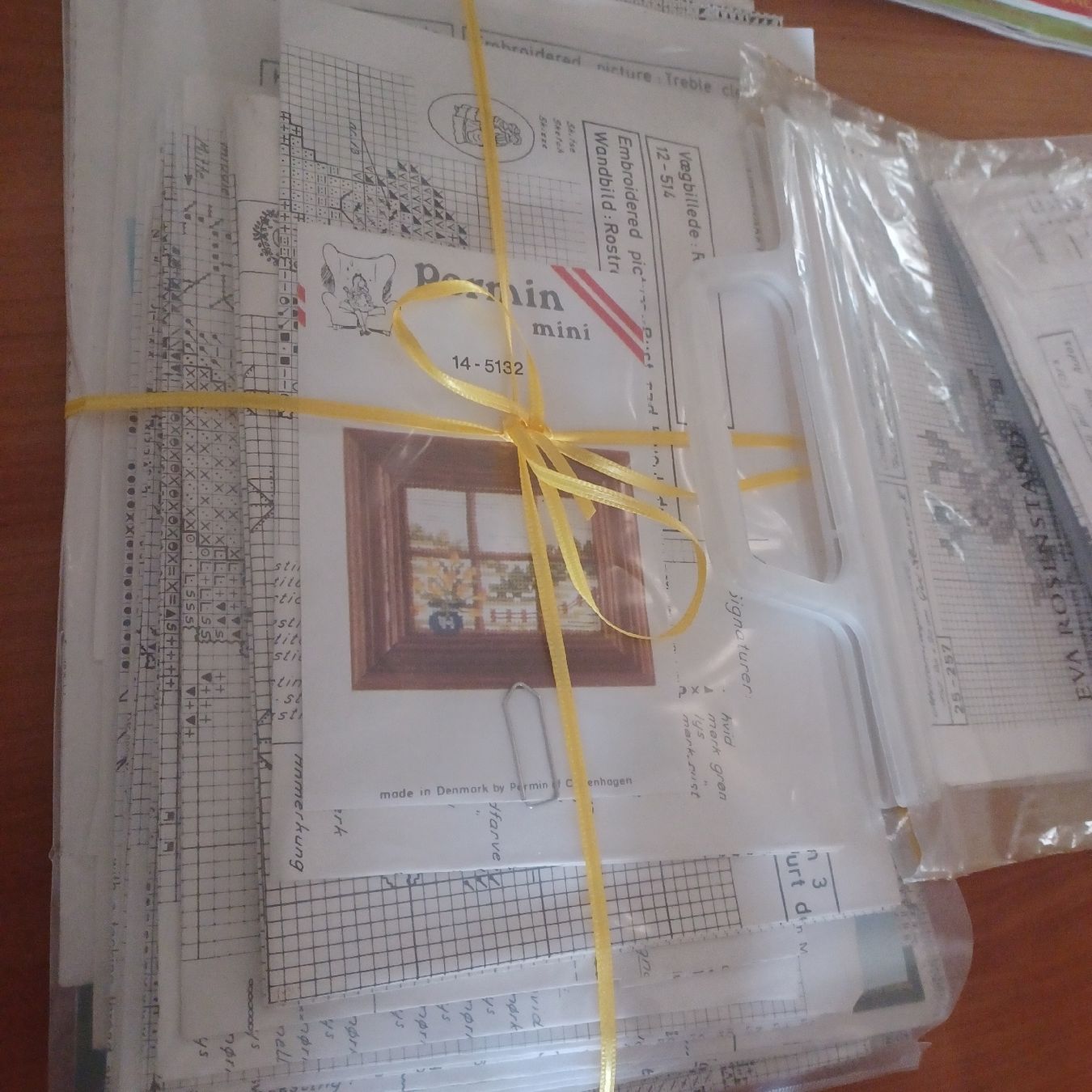 Stickrahmen: Stickrahmen mit Stickbücher usw. – Gebraucht aus Waldkirch von Fantasia-101 4