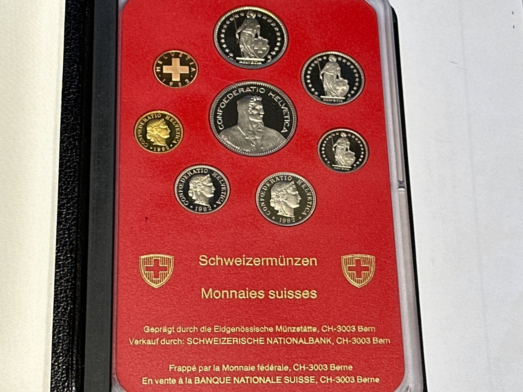 Toutes les monnaies: Schweizer Münzsatz 1982 PP mit Kartonhülle – Neuf avec emballage d'origine à Herisau par herau 2