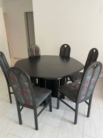 Tisch mit 6 Stühlen (ausziehbar)