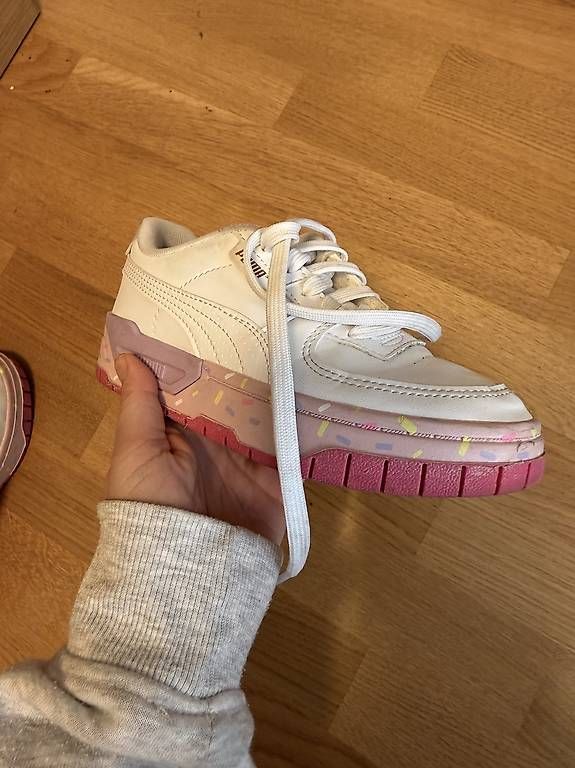 Schuhe für Mädchen: Puma Sneakers Gr. 33 – Gebraucht aus Zürich von fra_wc9h