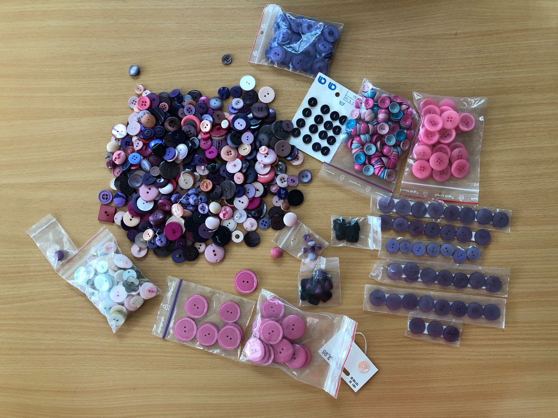 Knöpfe: Lot Knöpfe Pink Violett ca. 630 gr. – Gebraucht aus Sirnach von Goforit2001