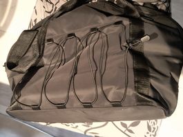 Schwarze Sporttasche / Reisetasche - Top Zustand!
