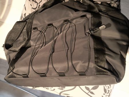 Schwarze Sporttasche / Reisetasche - Top Zustand!
