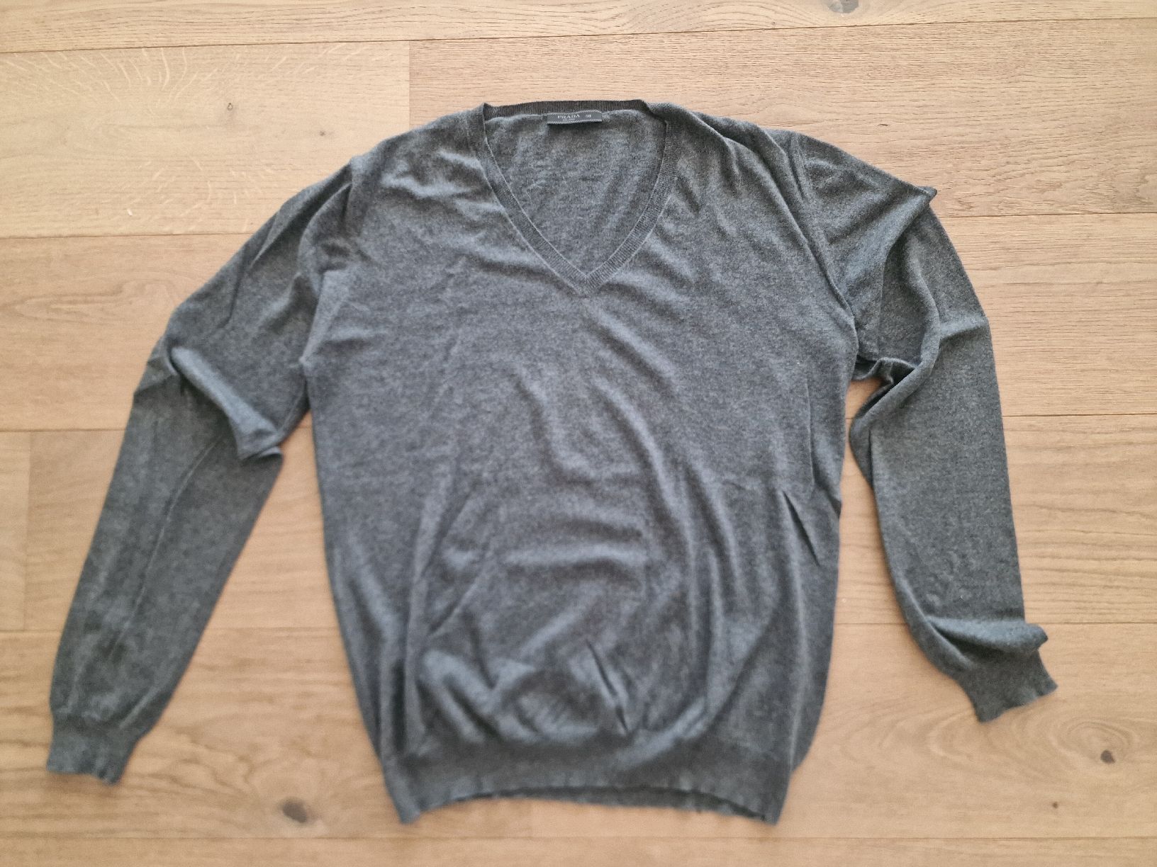 Prada Pulls & Sweat-shirts: PRADA Pullover grau Grösse 50 – D'occasion à Allenwinden par Babo2