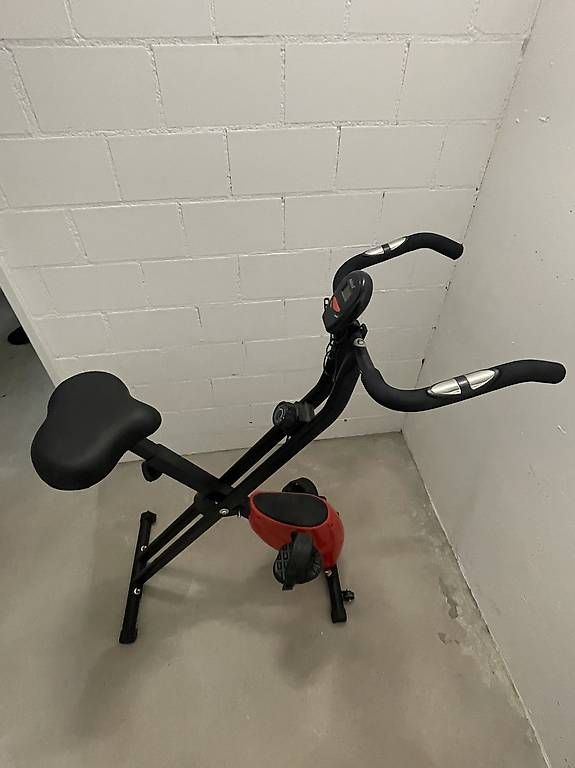 Hometrainer: Kompakter Velo Heimtrainer – Usato da Höri venduto da paulaangela