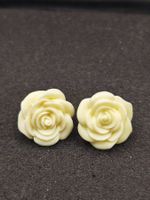Vintage Ohrstecker Luziertes Bakelit Rosen Form Top