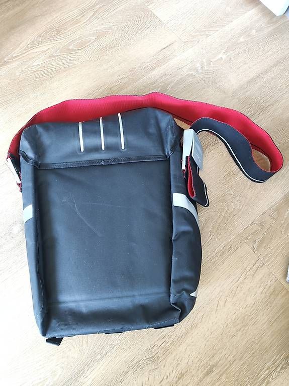 Borse: Knog wasserdichte Tasche – Usato da Flüelen venduto da pri_7p8g