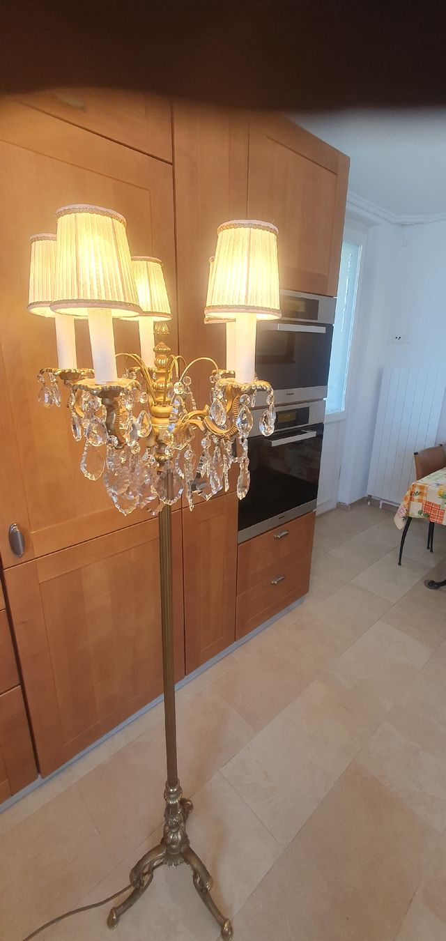 Lampade: Antike Stehlampe – Usato da Utzenstorf venduto da Filetto 5