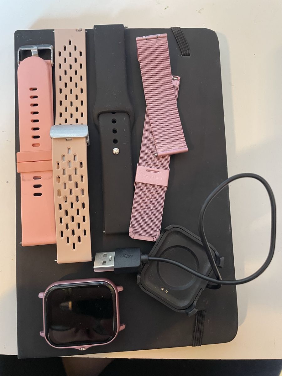 Smartwatch: Montre connectée avec lot de bracelets – Gebraucht aus Lavigny von Lea_9rxv