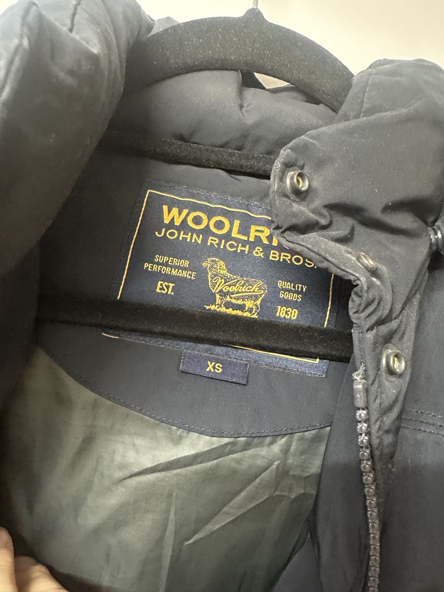 Woolrich Giacche: Woolrich jacke + mit einem Echtfellkragen – Usato da Basel venduto da fam_fky6 2