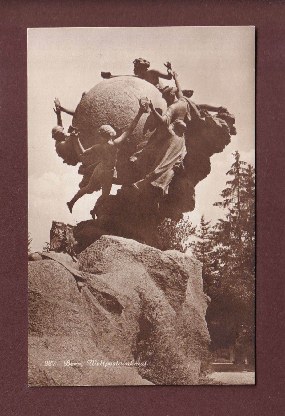 Cartes postales: BERN - Weltpostdenkmal – D'occasion à Pully par nicecards