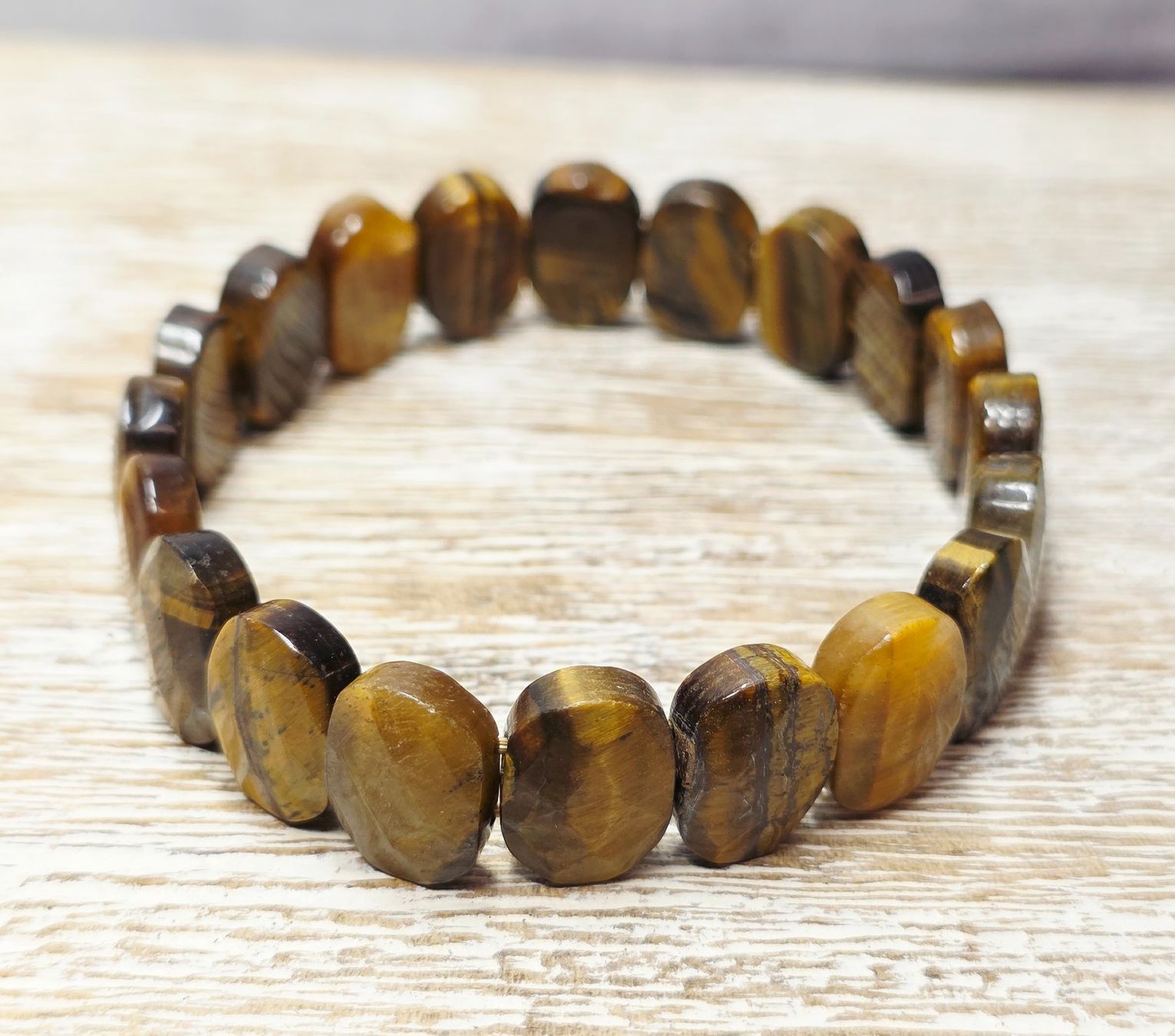 Minerali & Pietre curative: Facettiertes Tigerauge Softbangle Armband – Nuovo e nell'imballaggio originale da Matzingen venduto da Shay_Crystalz 2