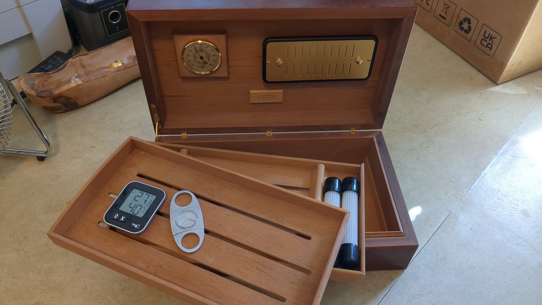 Humidor per sigari: Humidor + Zubehör + Cutter – Usato da Basel venduto da haferkleie 1