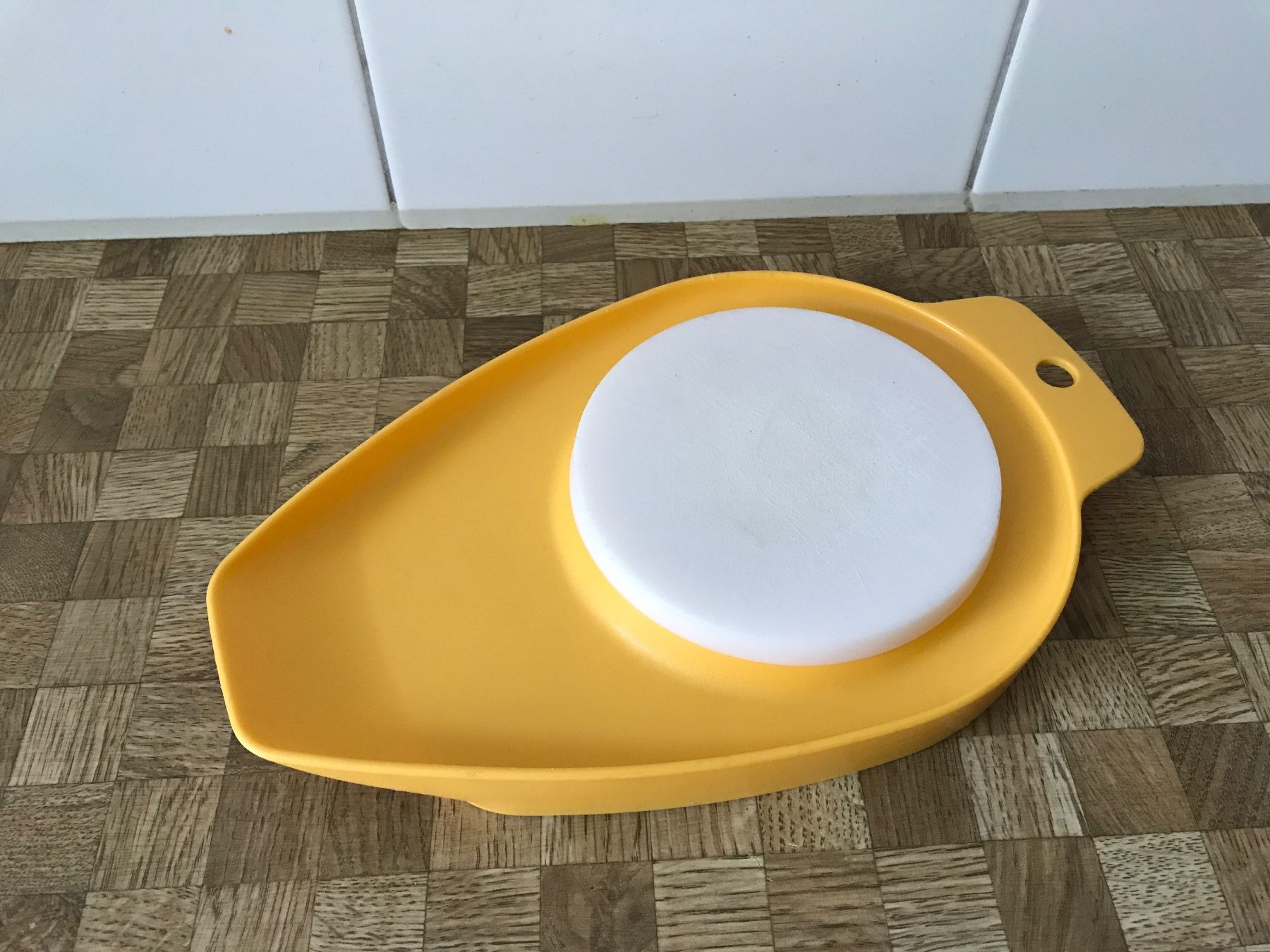 Tupperware Küchengeräte: Tupperware Schneidebrettli – Gebraucht aus Birmensdorf ZH von Hilhan 1