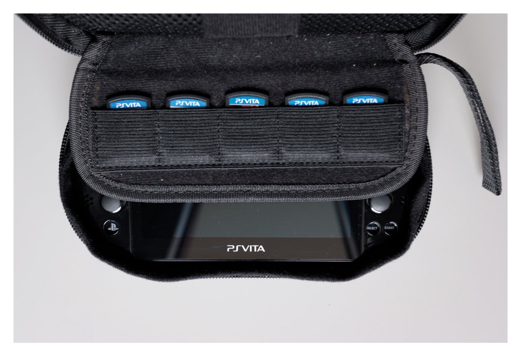 Sony Konsolen: Sony PS Vita 2000 + 8 games + accessories – Gebraucht aus Oberwil b. Zug von  6