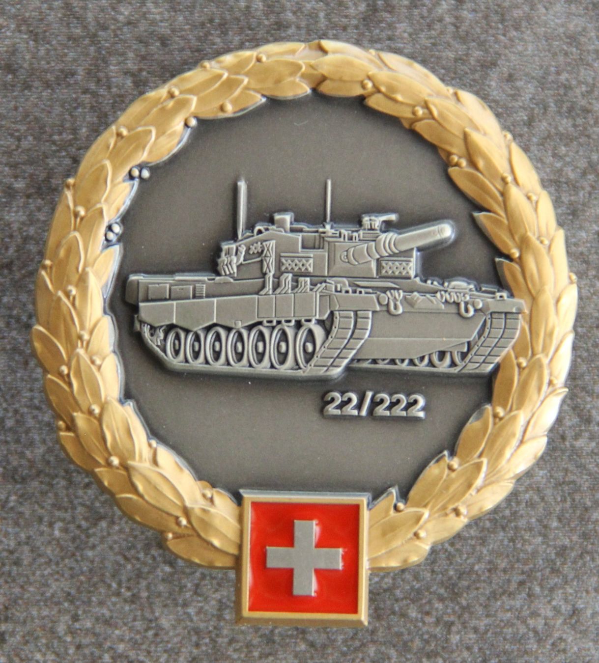 Schweizer Armee Plaketten & Abzeichen: Pz Schule 22/222 Beretabzeichen Stab gold – Gebraucht aus Belp von Tomsek