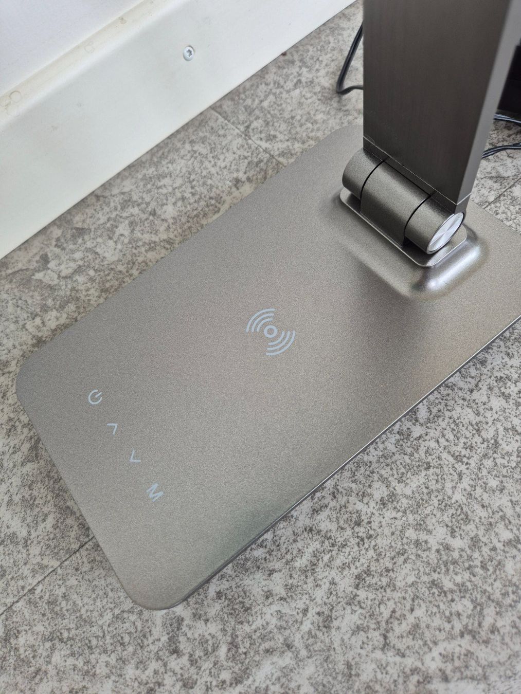 Lampen: LED-Tischlampe 7W mit wireless charging – Neu (gemäss Beschreibung) aus Sissach von mondilux 2