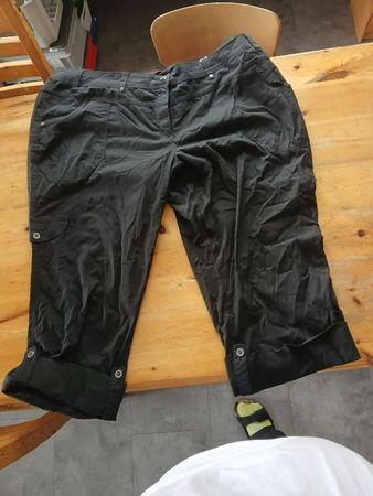 1 pantalon court,neuf,taille 58