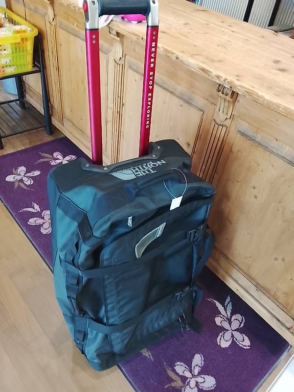 North Face Taschen: North Face Reisetasche mit Rollen – Gebraucht aus Neuhausen am Rheinfall von galleria13