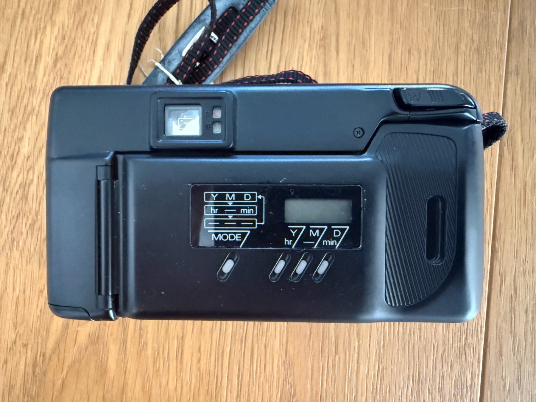 Nikon Kamera: Nikon TW ZOOM Quartz Date – Gebraucht aus Founex von MaevaMatahi 3