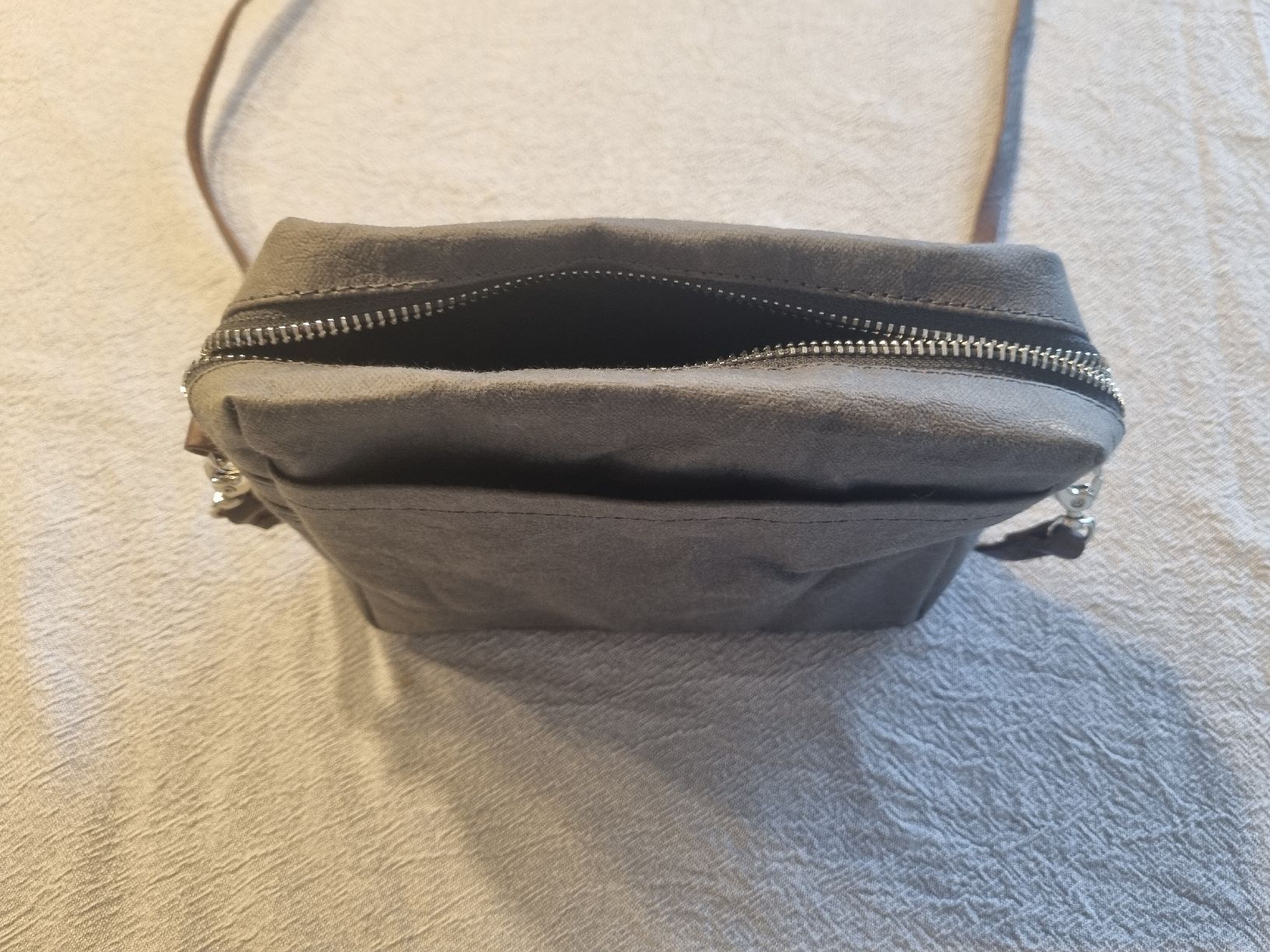 Borse da donna: Kleine tolle Handtasche anthrazit – Nuovo (secondo la descrizione) da Pfäffikon ZH venduto da Nick72 2