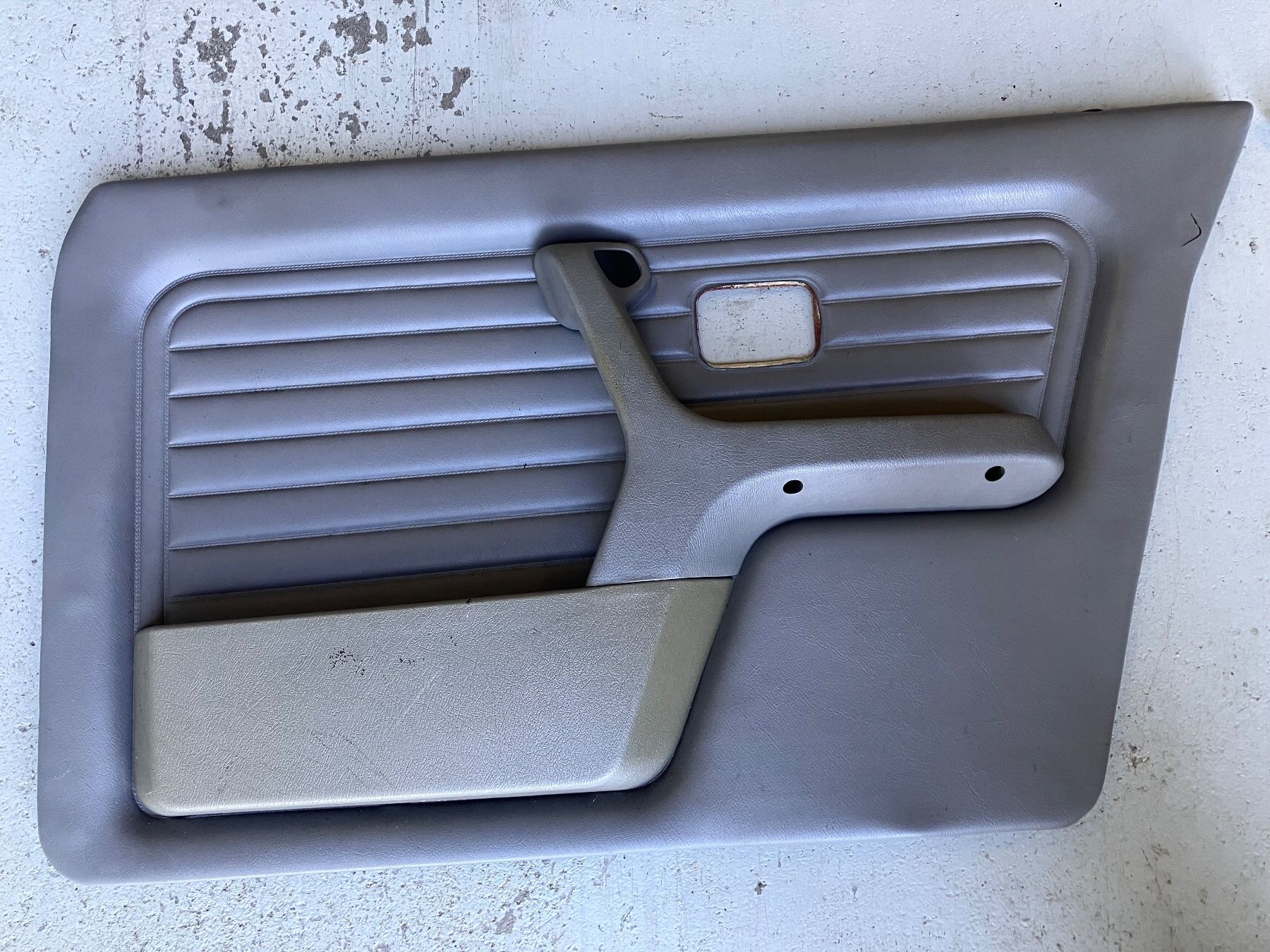 BMW Tutti pezzi di ricambio auto: BMW E30 Türverkleidungen – Usato da Siebnen venduto da Alpina73 1