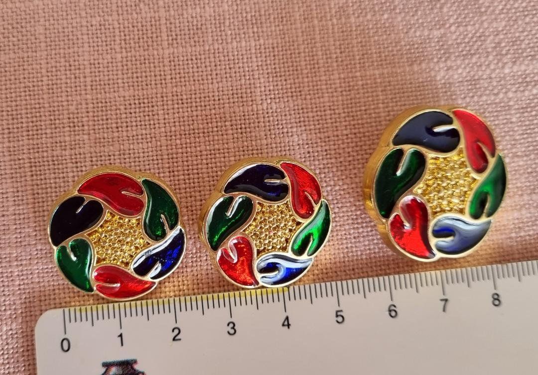 Bottoni: boutons 8 pcs – Nuovo (secondo la descrizione) da Tolochenaz venduto da nieeva