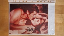 Sue Vanner (James Bond), Original Autogramm auf Foto