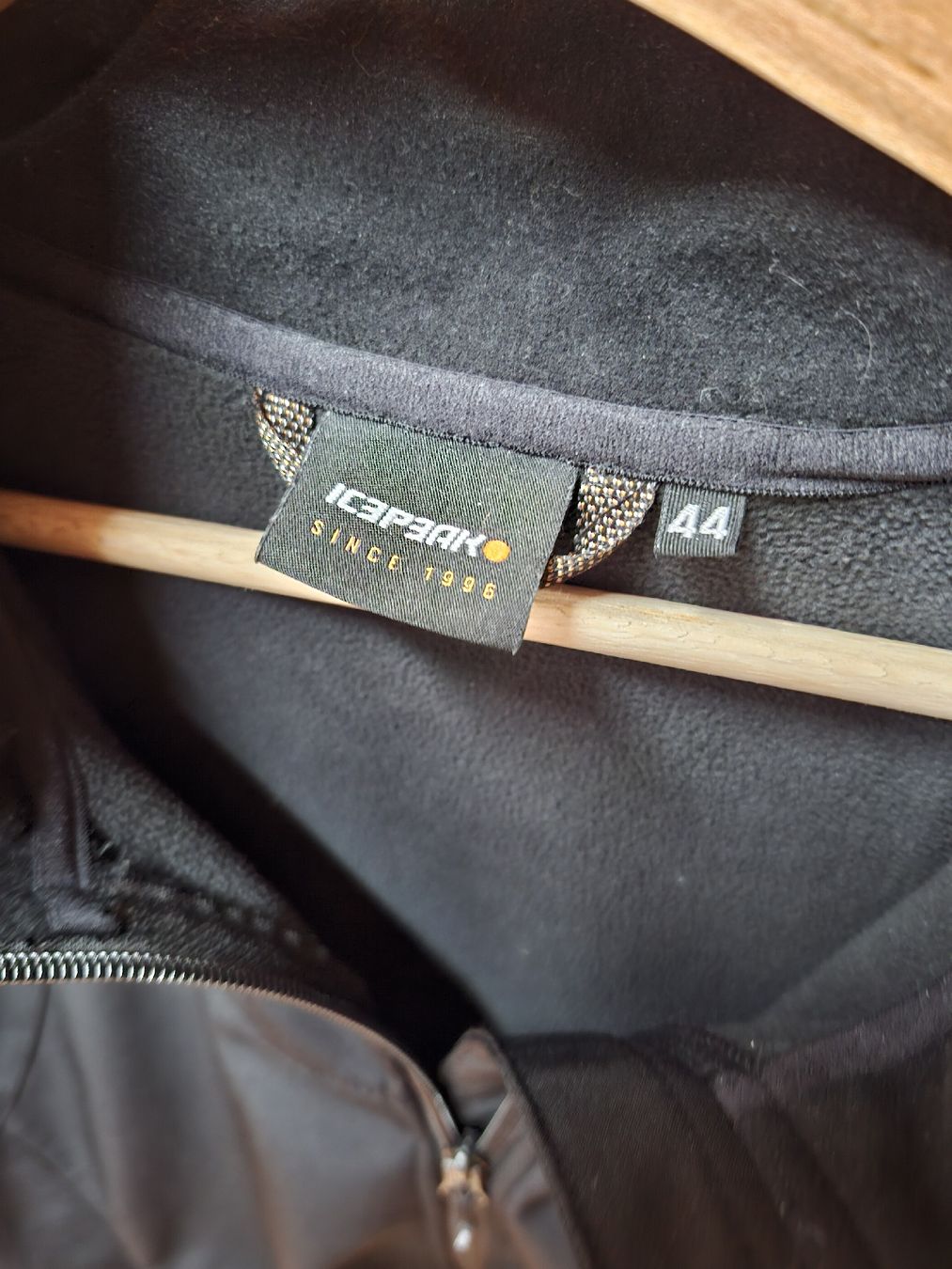 Icepeak Jacken: Icepeak Softshelljacke Damen schwarz Grösse 44 – Gebraucht aus Tenniken von Machli 1