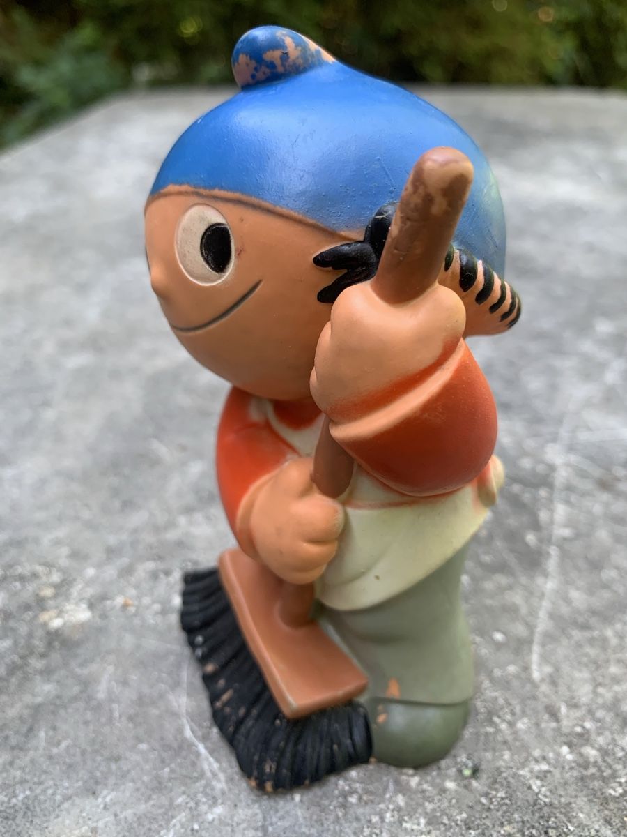 Statuette: Mainzelmännchen JOHN mit Besen, 11 cm, NFP, 1975 – Usato da Dussnang venduto da pml253 1