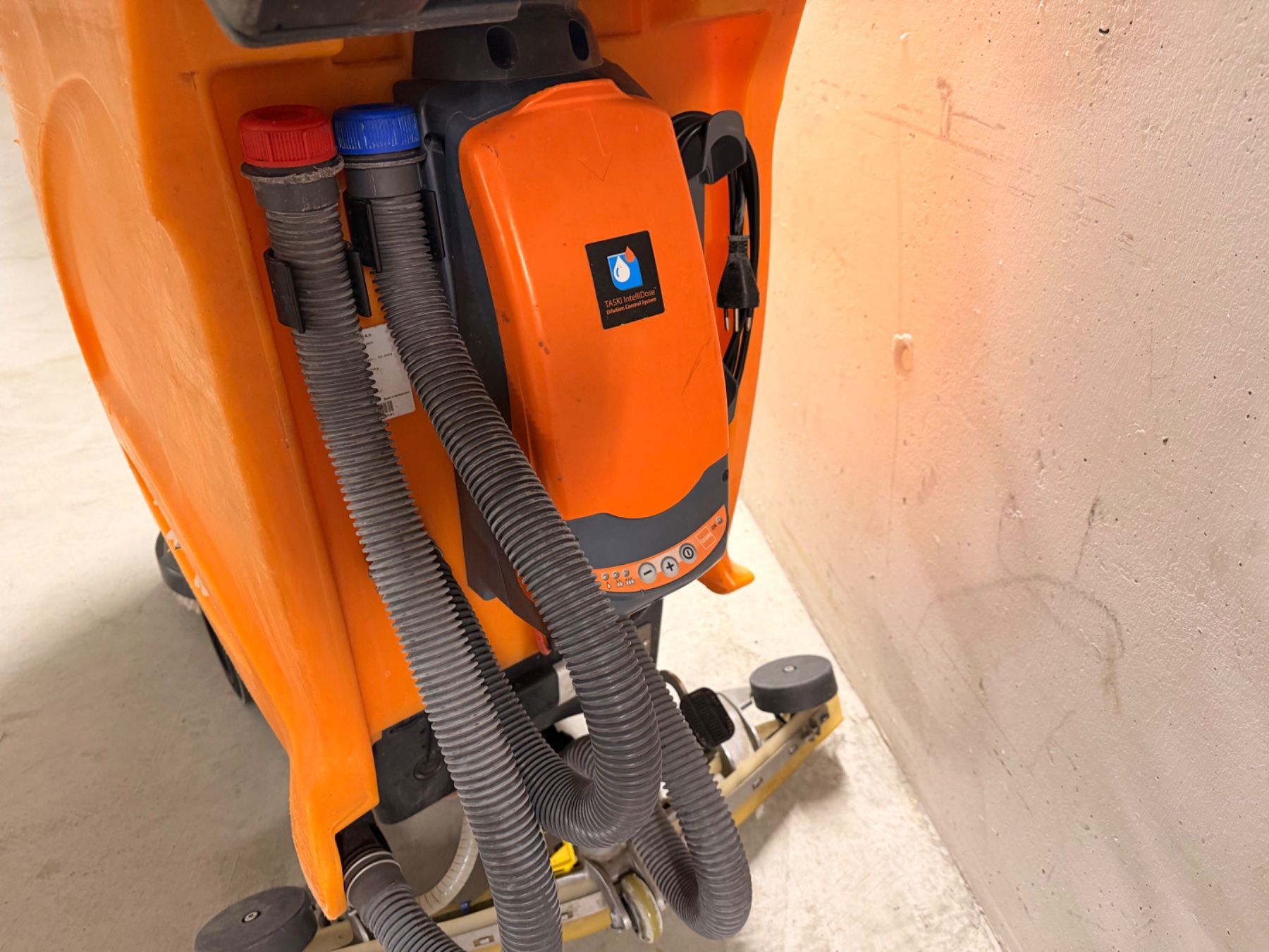 Toutes les machines: Taski Swingo 1255B mit Desomat – D'occasion à Rüschlikon par am6000 8
