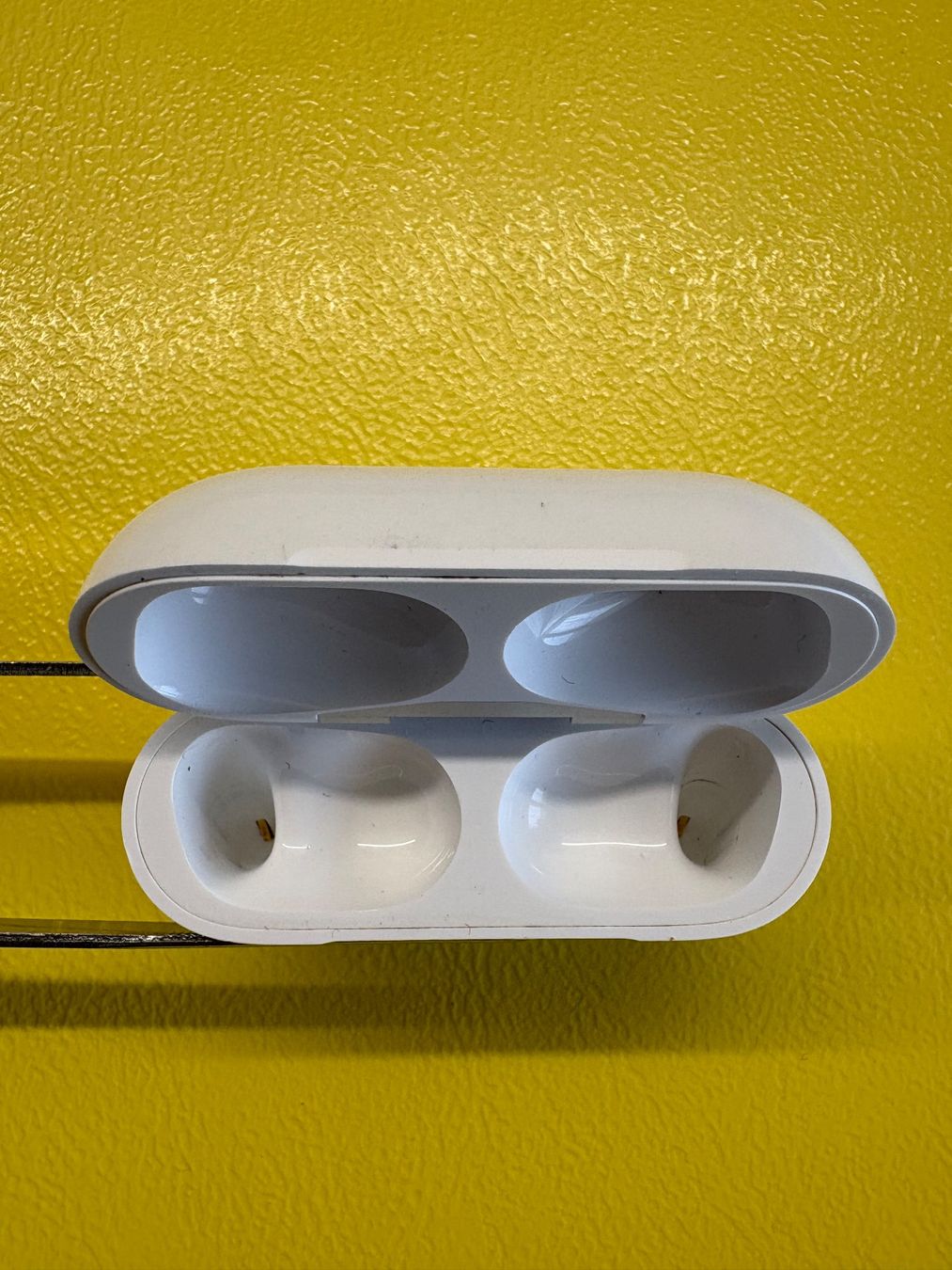 Apple Cuffie: Apple AirPods Pro 1 charging case (A2190). – Usato da Lausanne venduto da Zorrus77 3