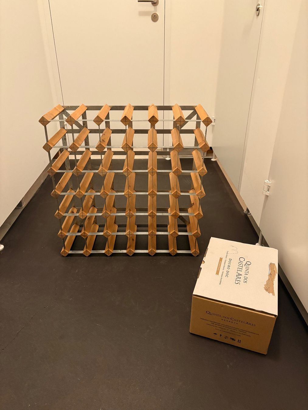 Portabottiglie: Weingestell für 42 Flaschen – Usato da Basel venduto da jth_2cnw
