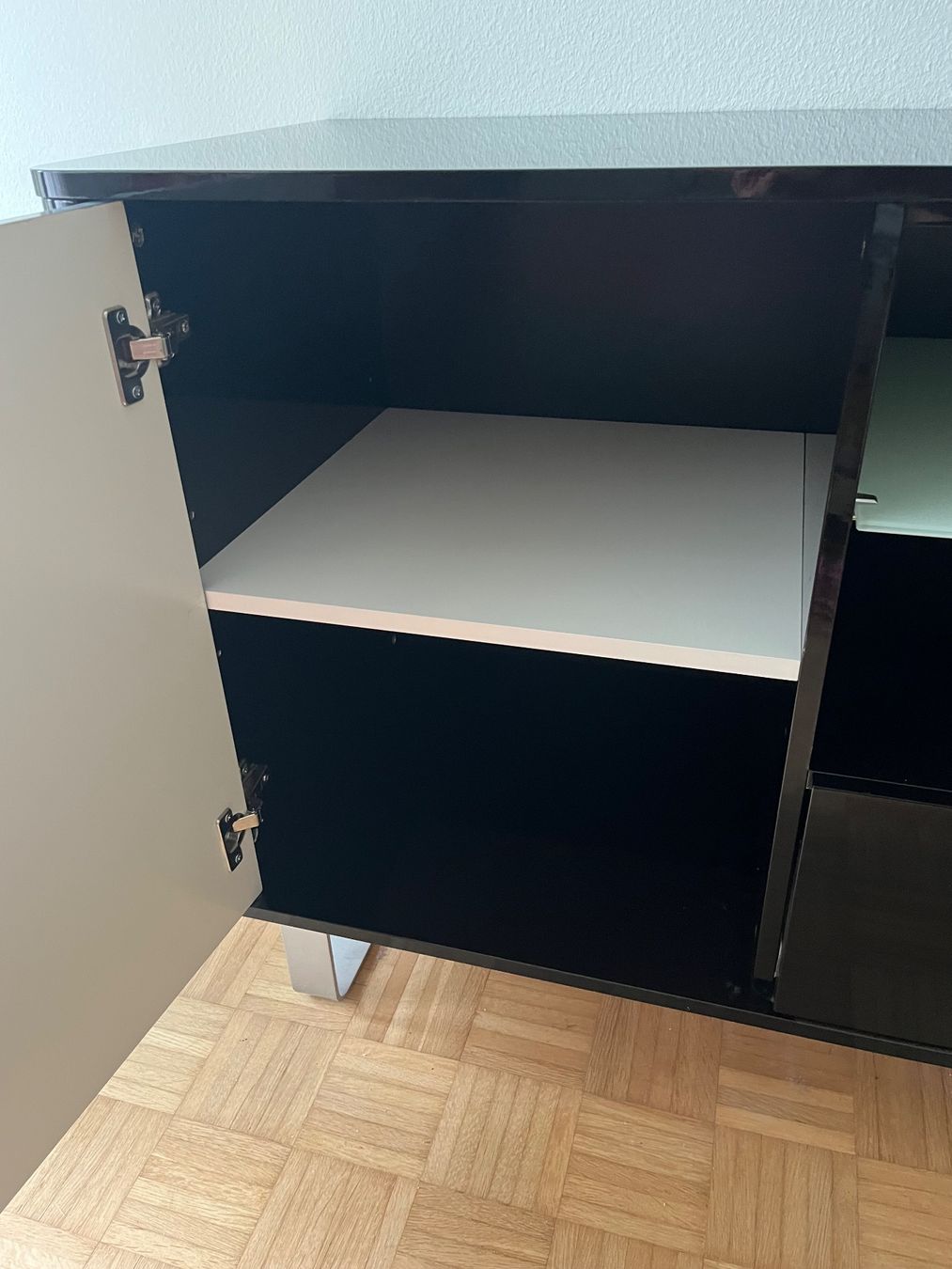Cassettiere: Side Board schwarz Hochglanz – Usato da Zürich venduto da Daen1515 3