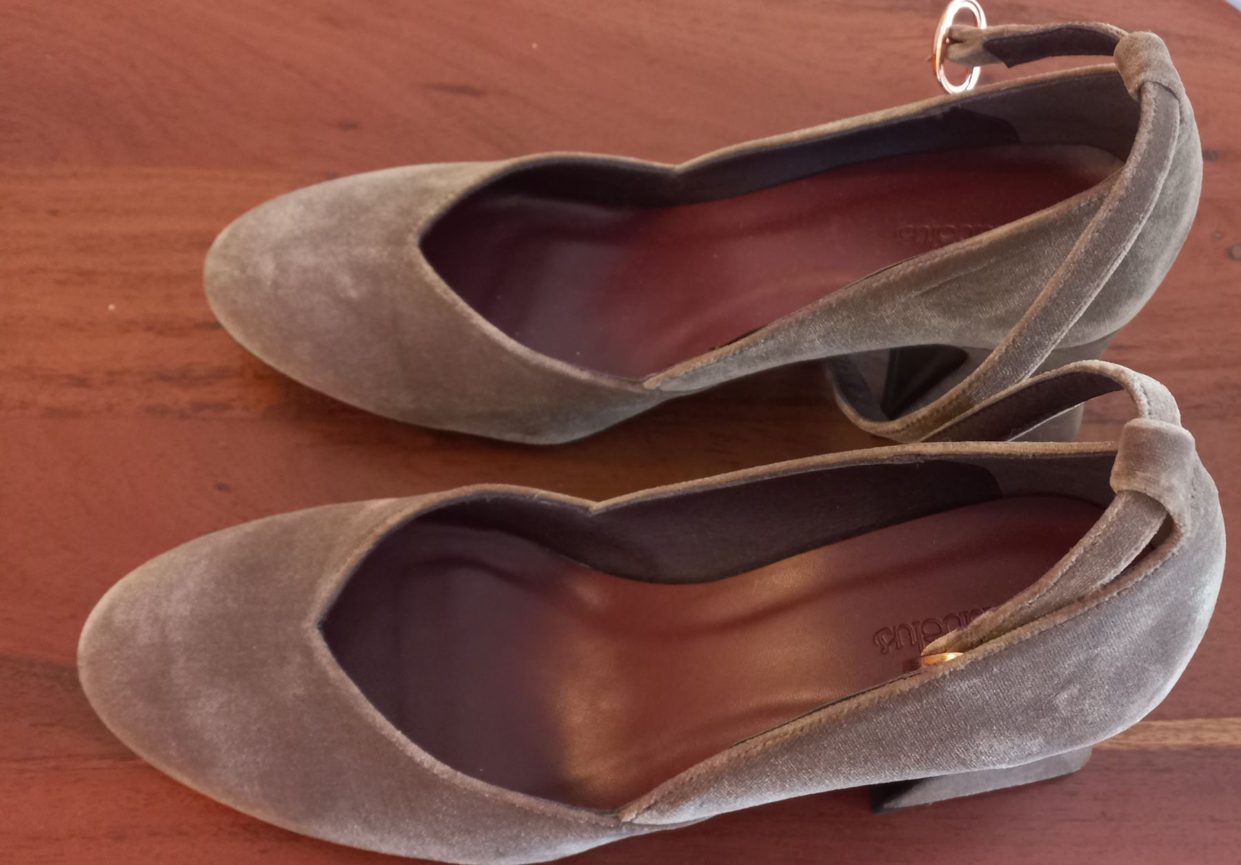 Damenschuhe: Samt Pumps – Neu (gemäss Beschreibung) aus Grüningen von selinasearching 2