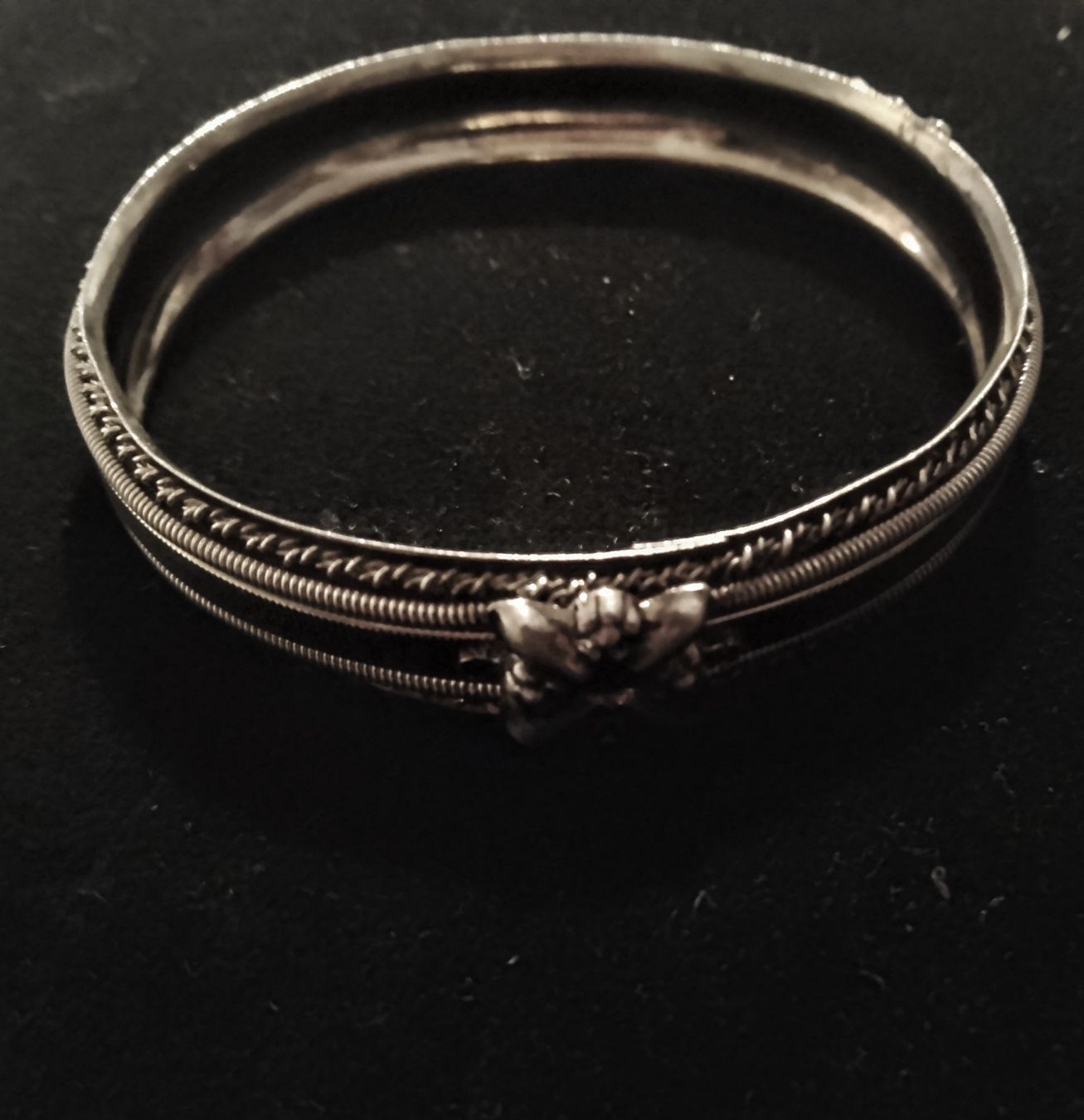 Bracciali & Braccialetti: Vintage Armreif vermutlich versilbert – Usato da St. Gallen venduto da EastLakeConcept