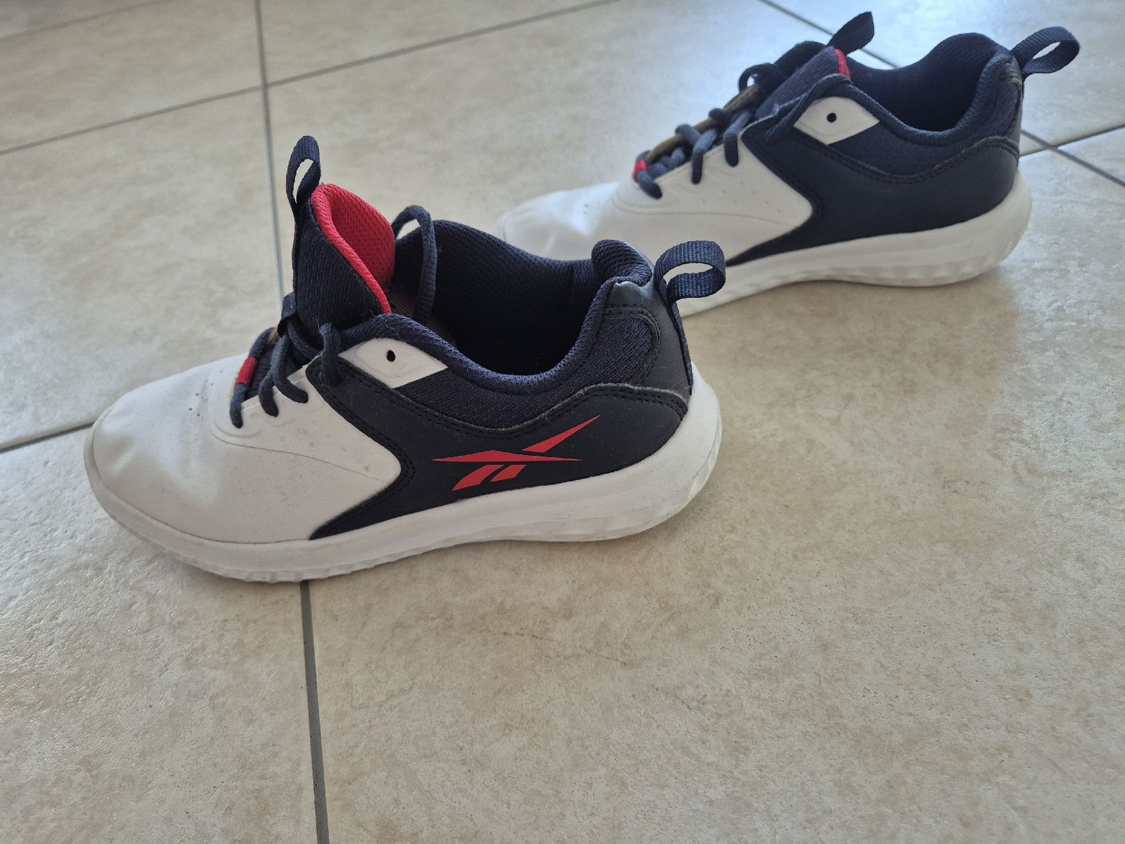 Reebok Scarpe per ragazzi: Reebok Jungen-Turnschuhe, Grösse 33  – Usato da Gunzgen venduto da tr79