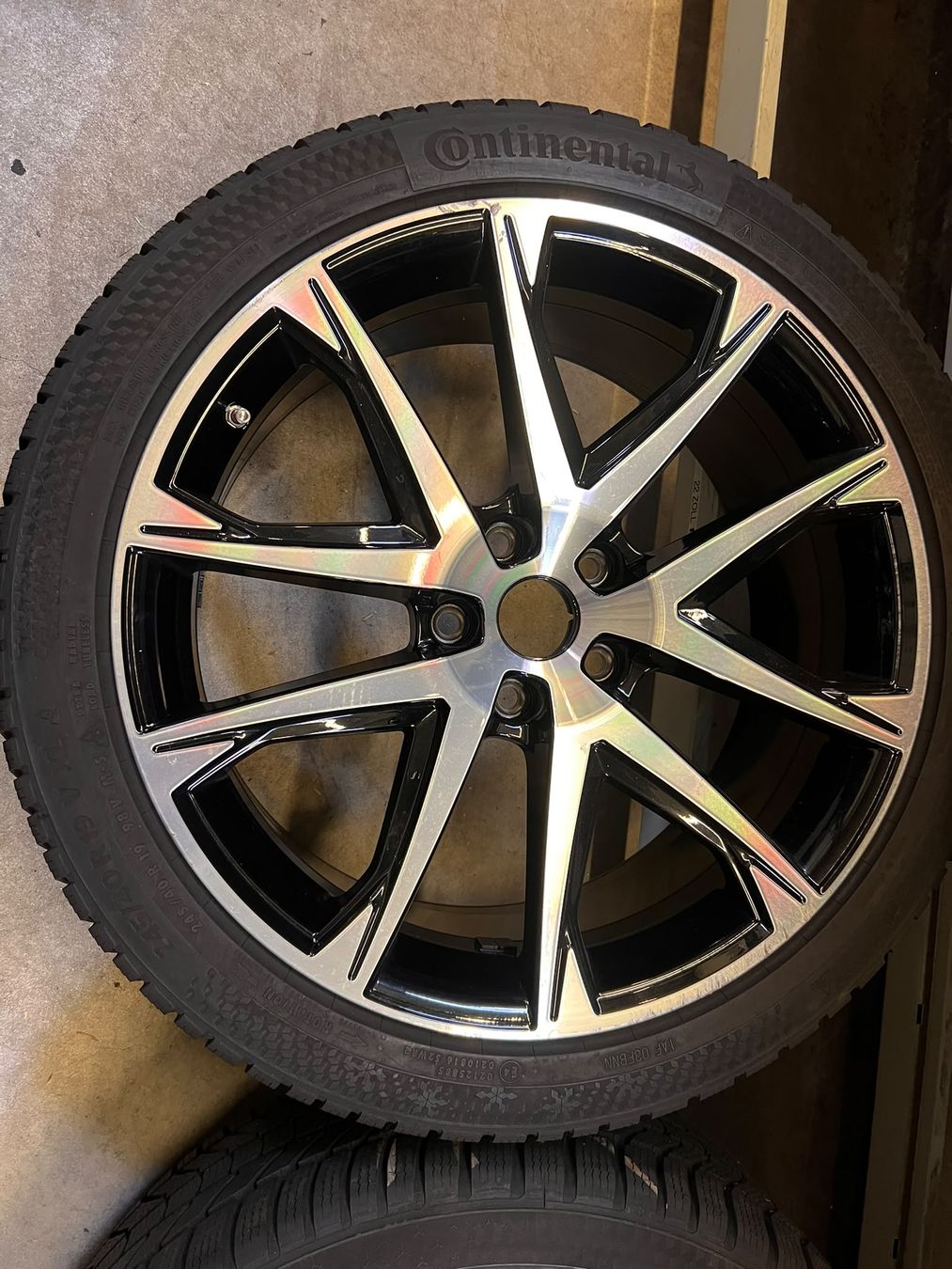 Seat Pneumatici & Ruote complete: Cupra Ateca Winterräder 245/40 19 – Usato da Brittnau venduto da Dead6O 5