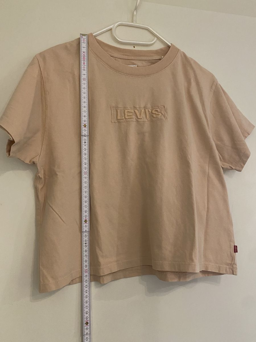 Levi's T-shirt: Levi's T-Shirt, Lachsfarbig, Grösse S – Usato da Hünenberg See venduto da lar_9zjk 1