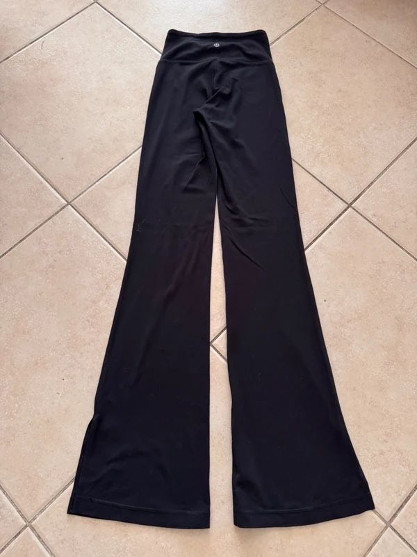 Lululemon Pantalons: Lululemon Yogahose – D'occasion à Schaan par kri_tsw8 1