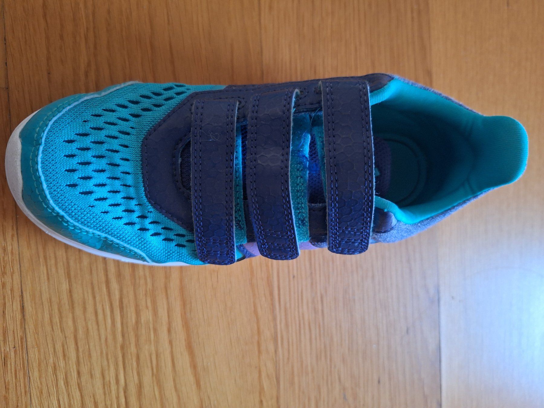 Adidas Scarpe per ragazzi: Kinderturnschuh Adidas Grösse 34 – Usato da Pfäffikon ZH venduto da Shoppi5 1