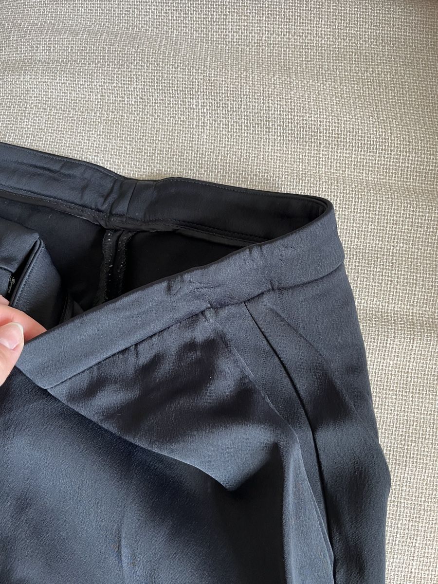 Pantaloni: Uterqüe Black trousers, size 28, shiny – Usato da Mies venduto da Nib2011 8